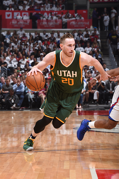 拼抢中受伤 拼抢中受伤