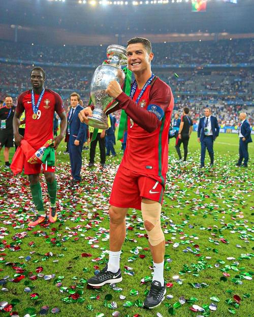 注定牵动英 注定牵动英